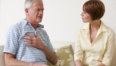 Slight pain in the chest area indicates the second degree of thoracic osteochondrosis