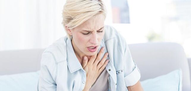 In case of pleurisy, heart pathologies and intercostal neuralgia, pain under the left shoulder blade may be accompanied by severe shortness of breath